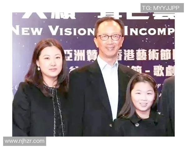 伏明霞与梁锦松：跳水女皇的年龄差距婚姻揭秘，奥运冠军家庭生活全记录